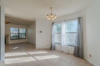 9402 Valley Moss in San Antonio, TX - Building Photo - Building Photo