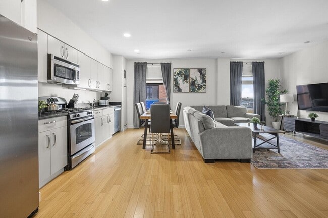 650 Albany St, Unit 3E in Boston, MA - Building Photo - Building Photo