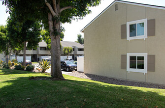 Gold Coast Apartments in San Diego, CA - Foto de edificio - Building Photo