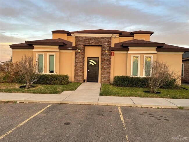 1809 S Texas Blvd, Unit 4 in Weslaco, TX - Building Photo - Building Photo