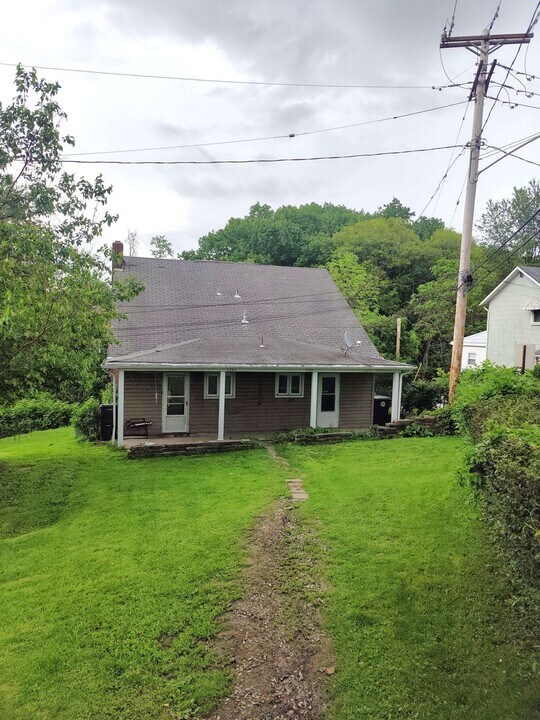 5319 E Willock Rd in Pittsburgh, PA - Building Photo