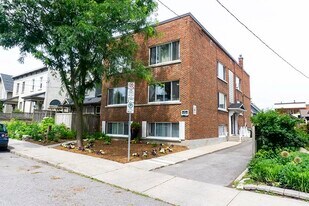 19 Strathcona in Ottawa, ON - Building Photo