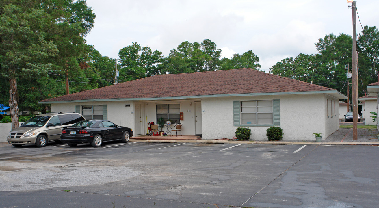 Twin Oaks Apartments in Panama City, FL - Building Photo