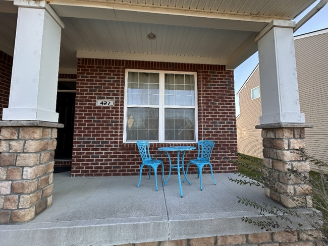 427 Rockcrest Way in Louisville, KY - Building Photo - Building Photo