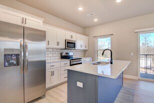 2512 Otter Creek Trail in Altoona, WI - Building Photo