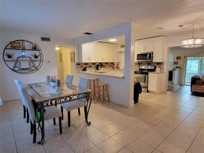 906 E Wisconsin Ave in DeLand, FL - Building Photo - Building Photo