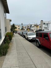 218 15th St, Unit B in Manhattan Beach, CA - Building Photo - Building Photo