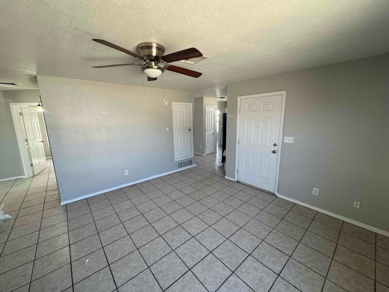 10281 Valle del Mar Dr in Socorro, TX - Building Photo