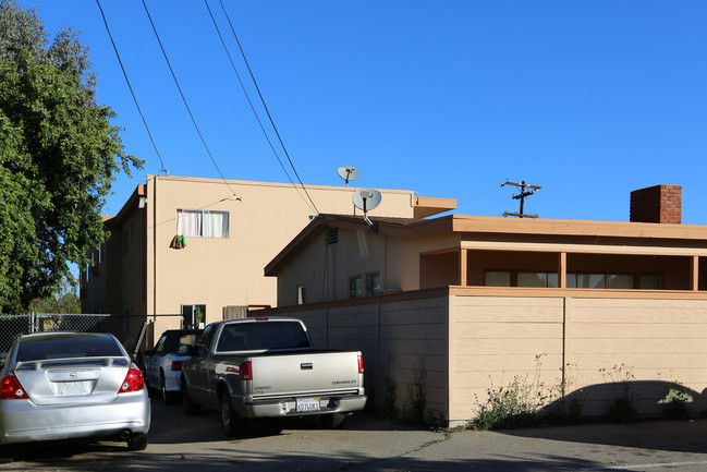 106-126 E 15th Ave in Escondido, CA - Foto de edificio - Building Photo