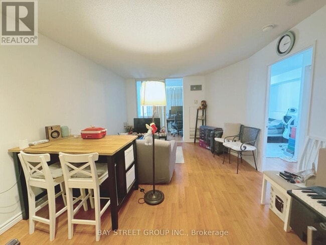 property at 24-1524 Wellesley St W