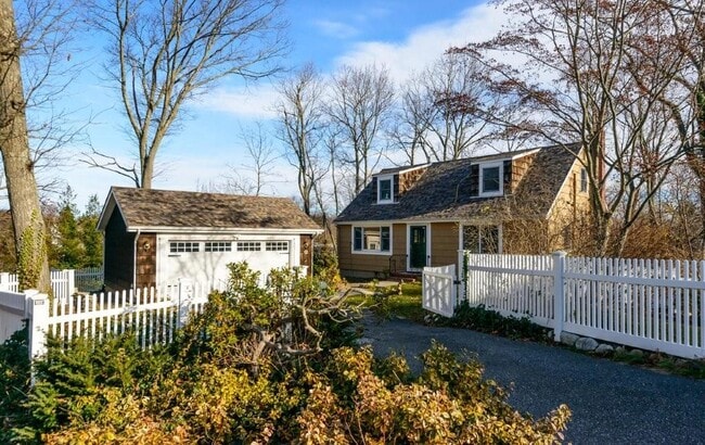 property at 20 Grove Pl