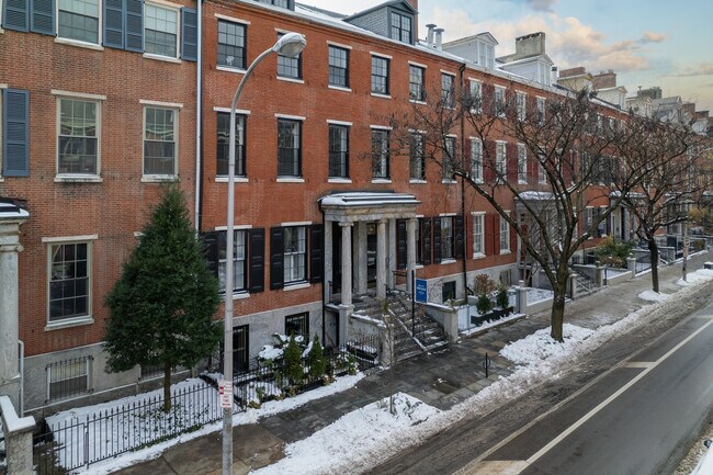 908-910 Spruce St in Philadelphia, PA - Building Photo - Building Photo