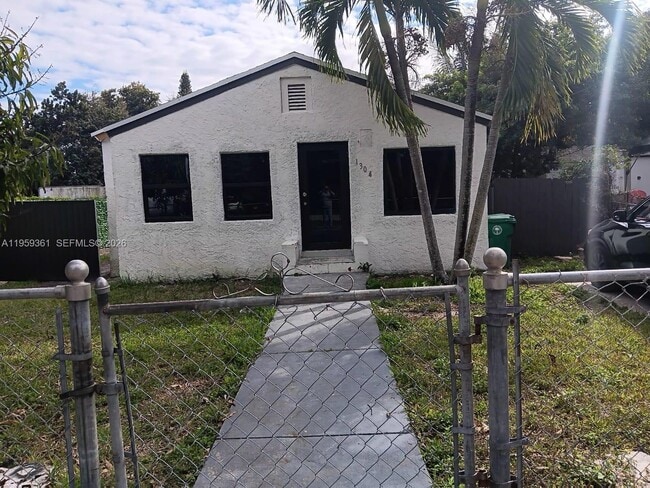 1304 NW 43rd St in Miami, FL - Building Photo - Building Photo