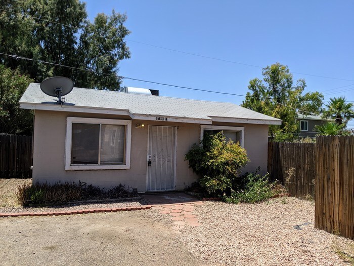 1011 E Minnezona Ave-Unit -B in Phoenix, AZ - Building Photo
