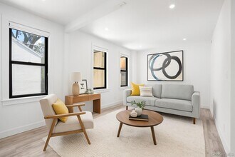 2122 Boston Post Rd in Larchmont, NY - Building Photo - Building Photo