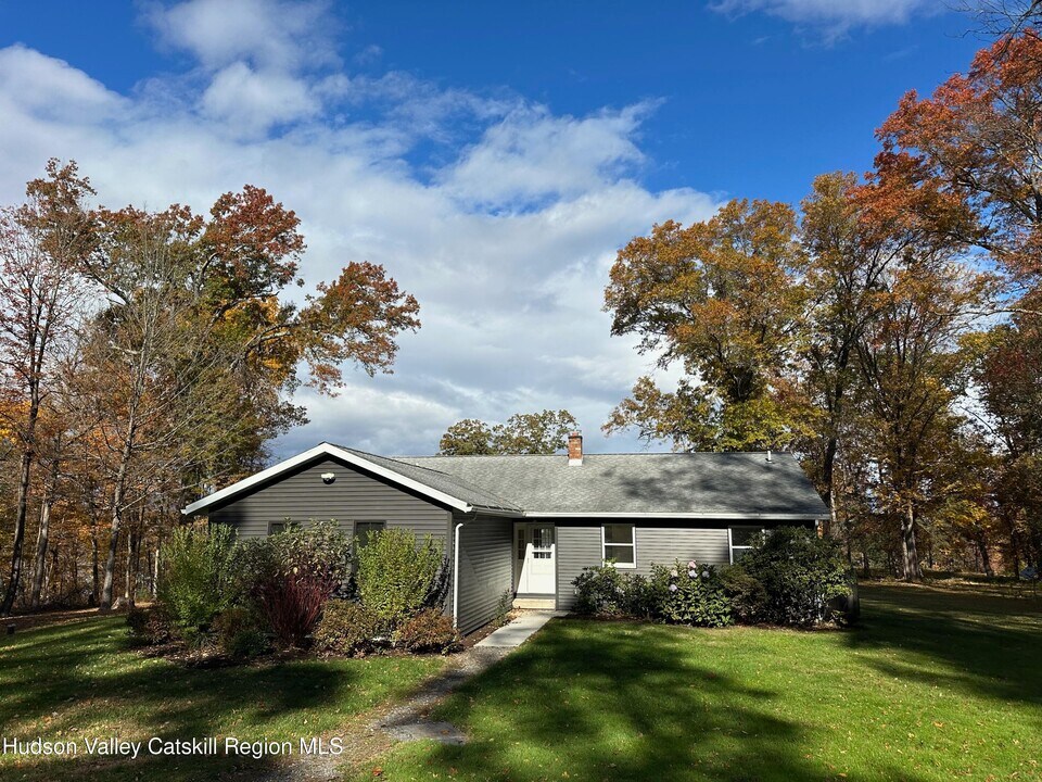 5265 NY-9G in Germantown, NY - Building Photo