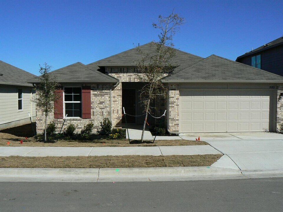 15212 Upland Willow Rd in Austin, TX - Building Photo