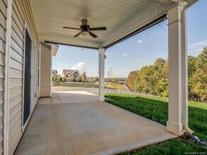 8810 Douglas Palace Ct in Charlotte, NC - Building Photo - Building Photo