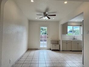 2262 Capitol Ave in East Palo Alto, CA - Building Photo - Building Photo