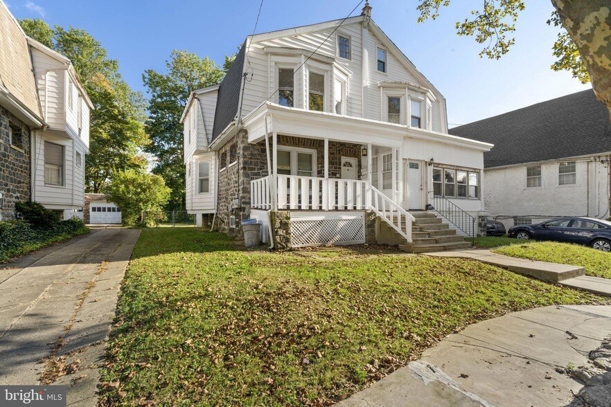 724 Ash Ave in Collingdale, PA - Building Photo