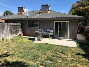 10178 Crawford Way in Sacramento, CA - Foto de edificio - Building Photo