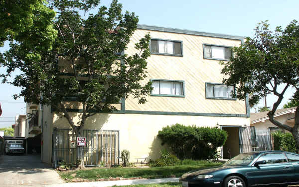 421 W Wilson Ave in Glendale, CA - Foto de edificio - Building Photo