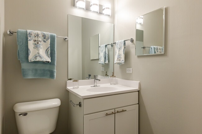 Williams Reserve in Palatine, IL - Building Photo - Interior Photo