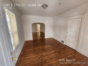 1065 E 77th St in Cleveland, OH - Foto de edificio - Building Photo
