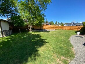 2701 Woburn St in Bellingham, WA - Building Photo - Building Photo
