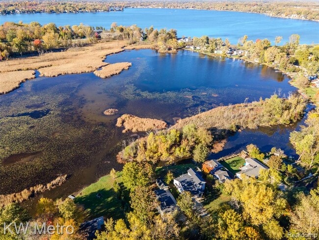 2416 Shawood Dr in Novi, MI - Building Photo - Building Photo