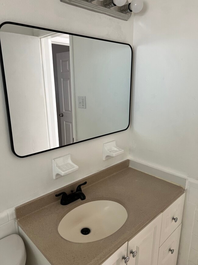 7101 Dartmouth Ave N, Unit 4 in St. Petersburg, FL - Foto de edificio - Building Photo