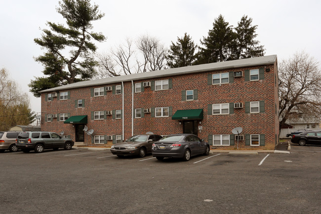 Oxford Plaza Apartments in Philadelphia, PA - Building Photo - Building Photo