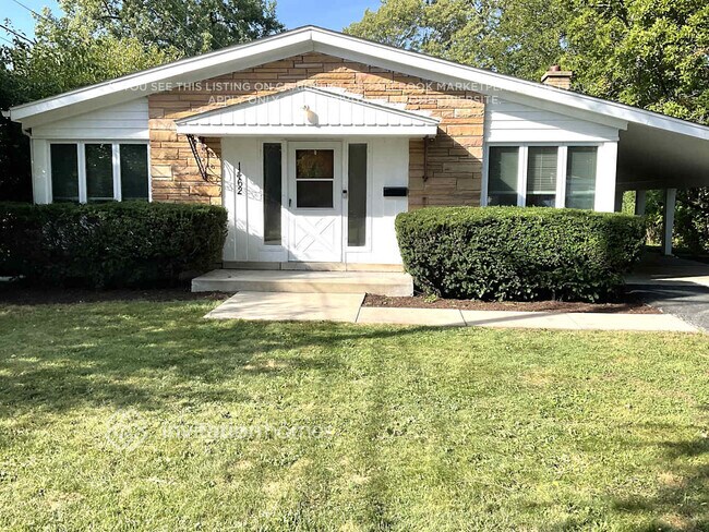 property at 1462 Deerfield Rd