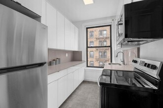 257 W 19th St in New York, NY - Building Photo - Building Photo