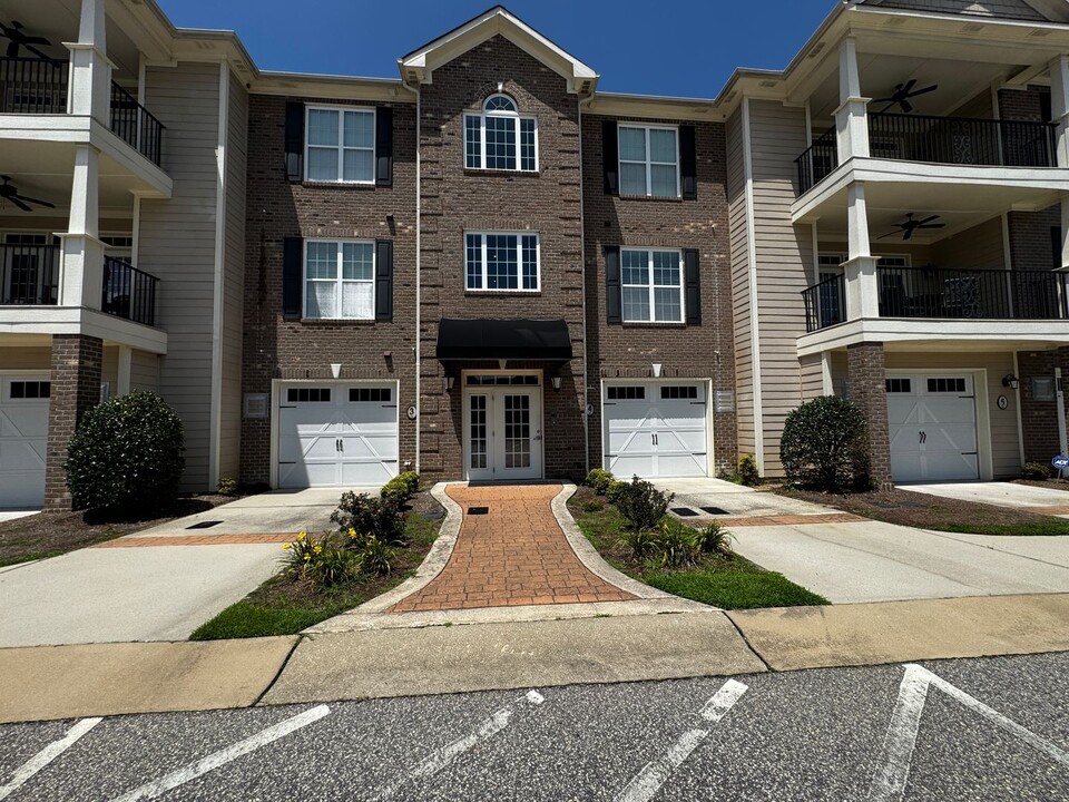 810 Astron Ln in Fayetteville, NC - Foto de edificio