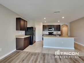 935 Summer Glen Dr in Winter Haven, FL - Foto de edificio - Building Photo