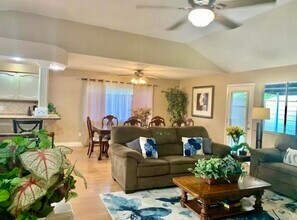 2406 Strait Ln in Houston, TX - Building Photo - Building Photo