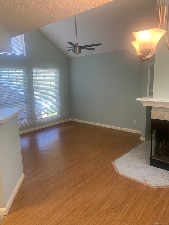 11 Carriage Crossing Ln in Middletown, CT - Building Photo
