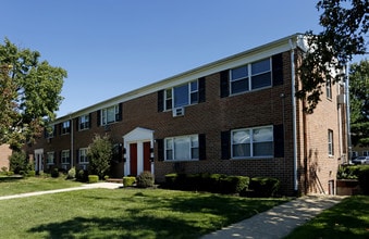 Princeton Arms North in East Windsor, NJ - Foto de edificio - Building Photo