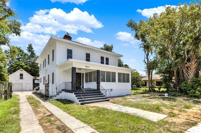 property at 611 S Grove St