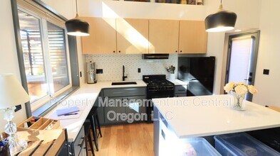 61304 Wizard Ln in Bend, OR - Building Photo - Building Photo