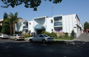 San Mar Terrace in Van Nuys, CA - Building Photo - Building Photo