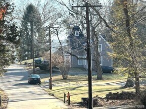 33 Lower Bartlett Rd in Waterford, CT - Building Photo - Building Photo