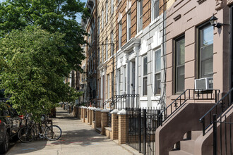 218 Kingsland Ave in Brooklyn, NY - Building Photo - Building Photo