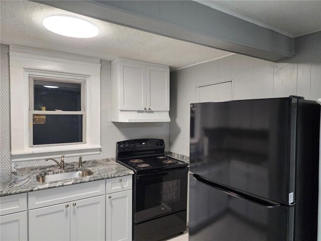 227 Providence St in West Warwick, RI - Building Photo - Building Photo