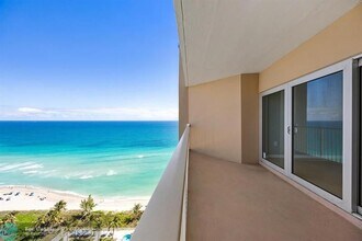 1950 S Ocean Dr in Hallandale Beach, FL - Building Photo - Building Photo