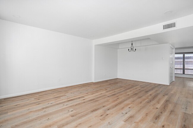 10331 Longmont Dr in Houston, TX - Building Photo - Building Photo