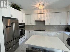 57 Gordon Cir in Newmarket, ON - Building Photo - Building Photo