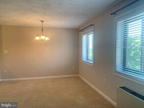 1200 S Arlington Ridge Rd in Arlington, VA - Building Photo - Building Photo