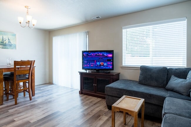 5706 W 1st Pl in Kennewick, WA - Building Photo - Building Photo